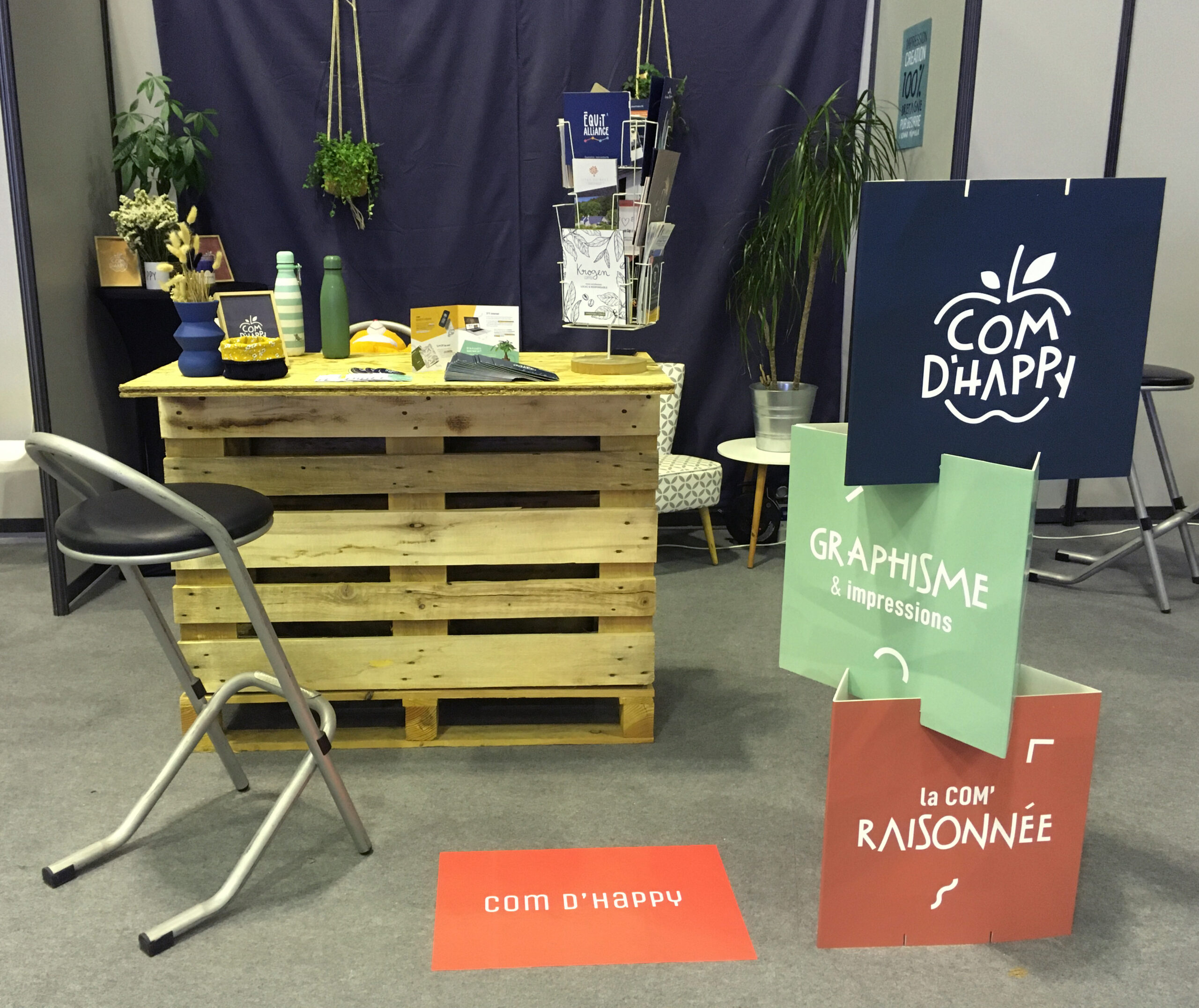 Salon parcours entreprendre Vannes, stand Com d'Happy