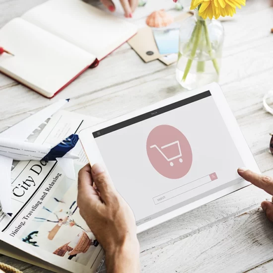 Tablette qui présente un site e-commerc