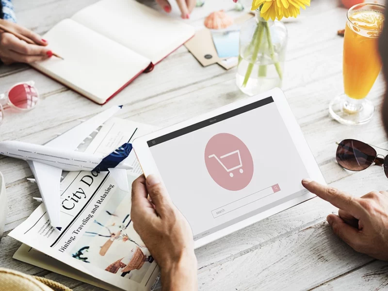 Tablette qui présente un site e-commerc